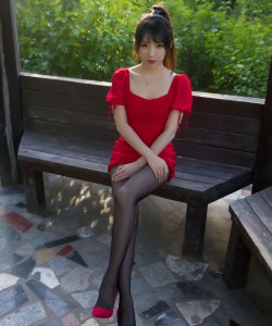 小女巫露娜 - NO.23 户外小红裙 [66P-42MB]
